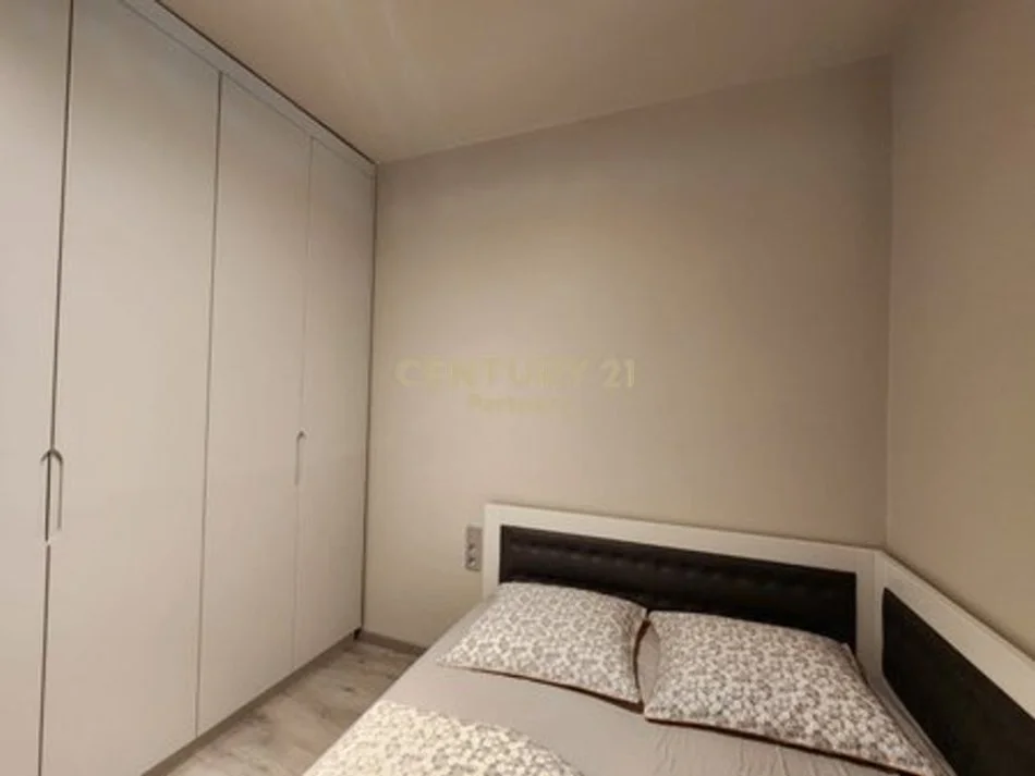 Tirane, jap me qera apartament 1+1+Ballkon Kati 2, 105 m² 650 € 