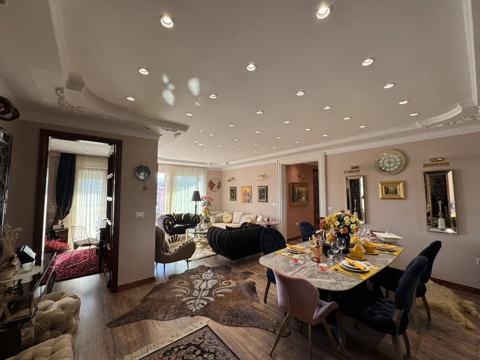 Tirane, jepet me qera apartament 2+1+Aneks+Ballkon Kati 9, 137 m² 2.300 € (RRUGA DONIKA KASTRIOTI)