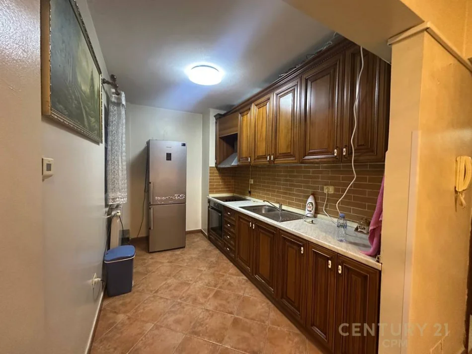 Tirane, jepet me qera apartament 2+1 Kati 2, 84 m² 500 € (Kompleksi Malajzian)