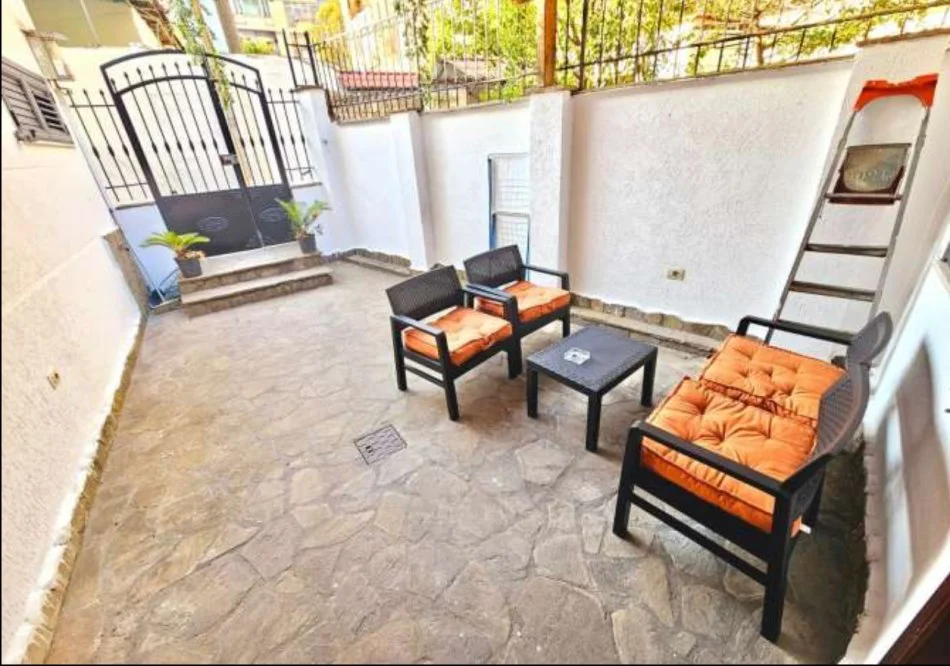 Tirane, jepet me qera shtepi 1 Katshe Kati 0, 100 m² 700 € (Jeronim de Rada)