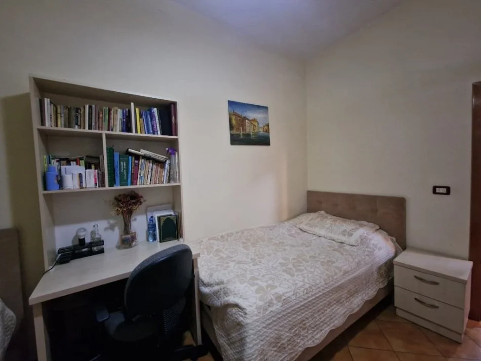 Tirane, jepet me qera apartament 2+1 Kati 3, 100 m² 900 € 