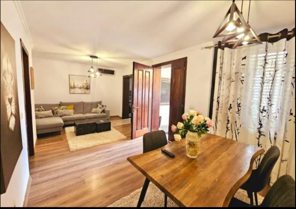 Tirane, jepet me qera shtepi 1 Katshe Kati 0, 100 m² 700 € (Jeronim de Rada)