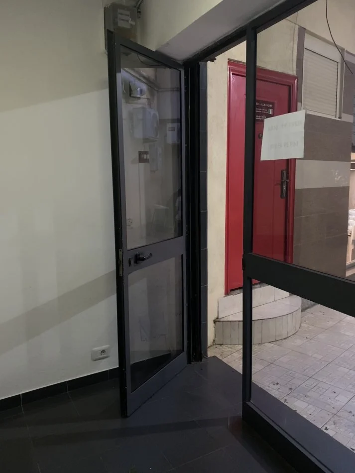 Tirane, jap me qera ambjent biznesi Kati 1, 8 m² 120 € (Rr e durresit)