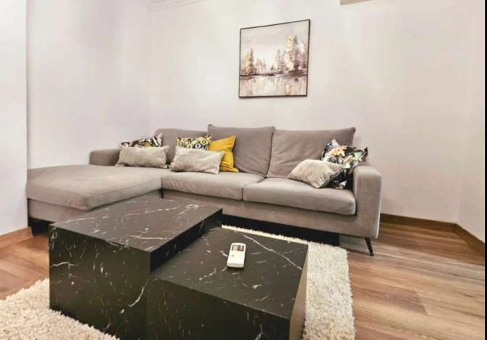 Tirane, jepet me qera shtepi 1 Katshe Kati 0, 100 m² 700 € (Jeronim de Rada)