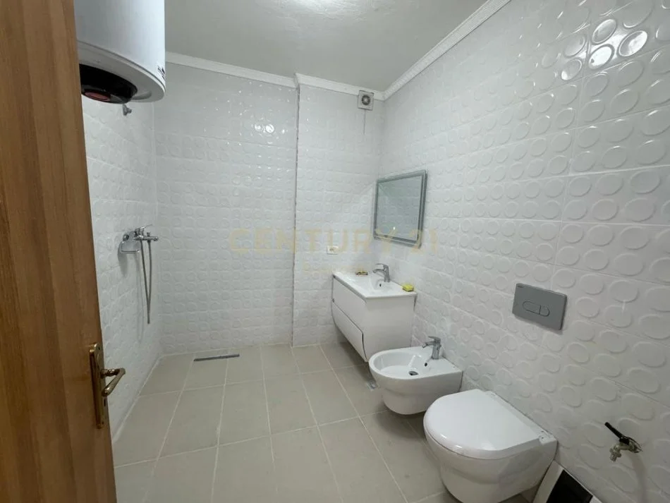 Tirane, shitet apartament 1+1 Kati 8, 67 m² 88.000 € 