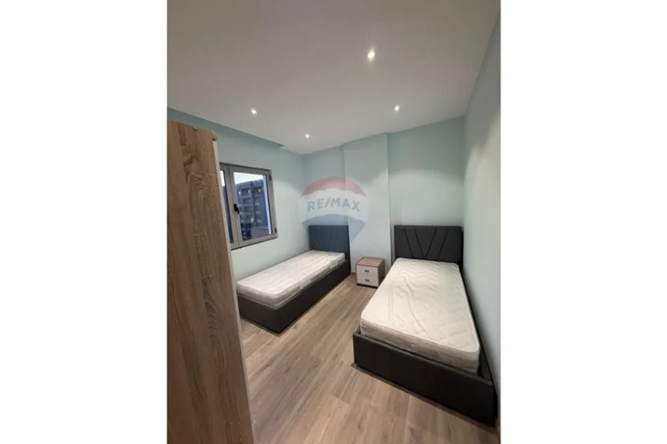 Tirane, jepet me qera apartament 3+1 Kati 6, 155 m² 1.200 € (Ministria e Jashtme)
