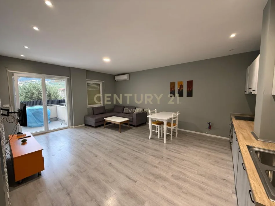 Tirane, jepet me qera apartament 1+1 Kati 2, 70 m² 400 € (Shkoze)