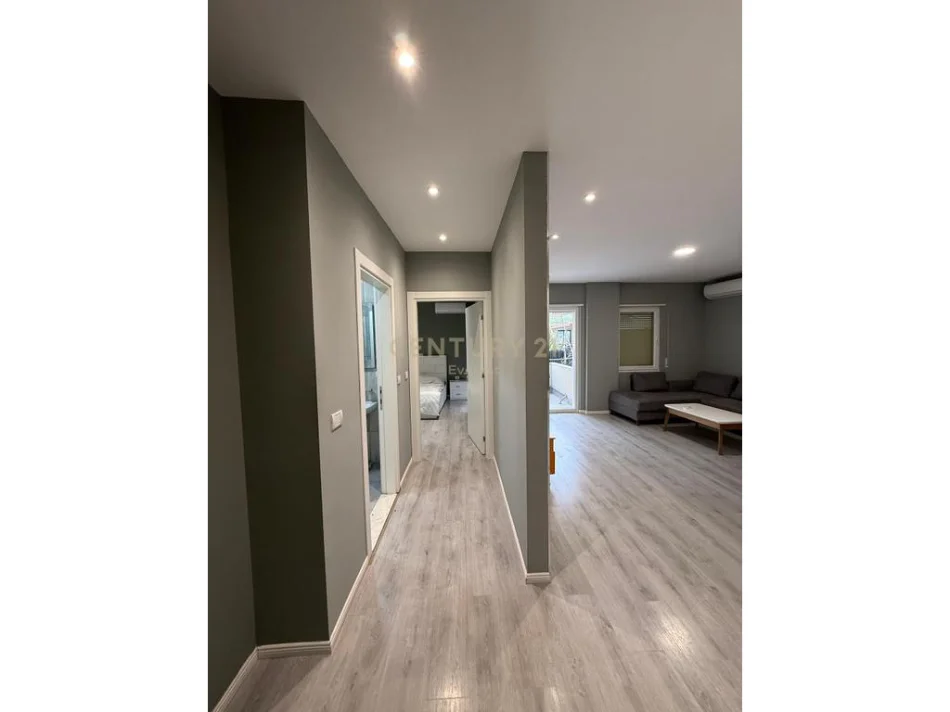 Tirane, jepet me qera apartament 1+1 Kati 2, 70 m² 400 € (Shkoze)