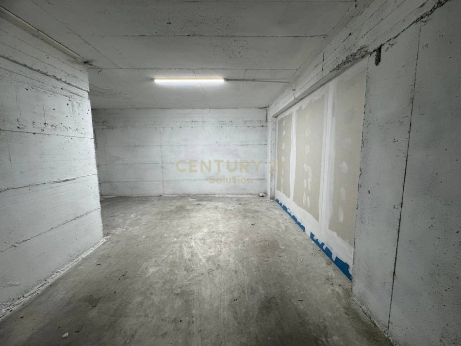 Tirane, shes garazh | post parkimi Kati -2, 15 m² 
