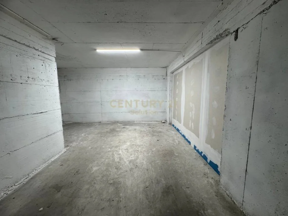 Tirane, shes garazh | post parkimi Kati -2, 15 m² 