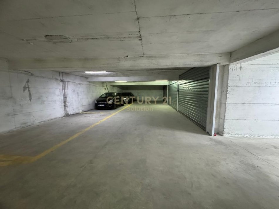 Tirane, shes garazh | post parkimi Kati -2, 15 m² 