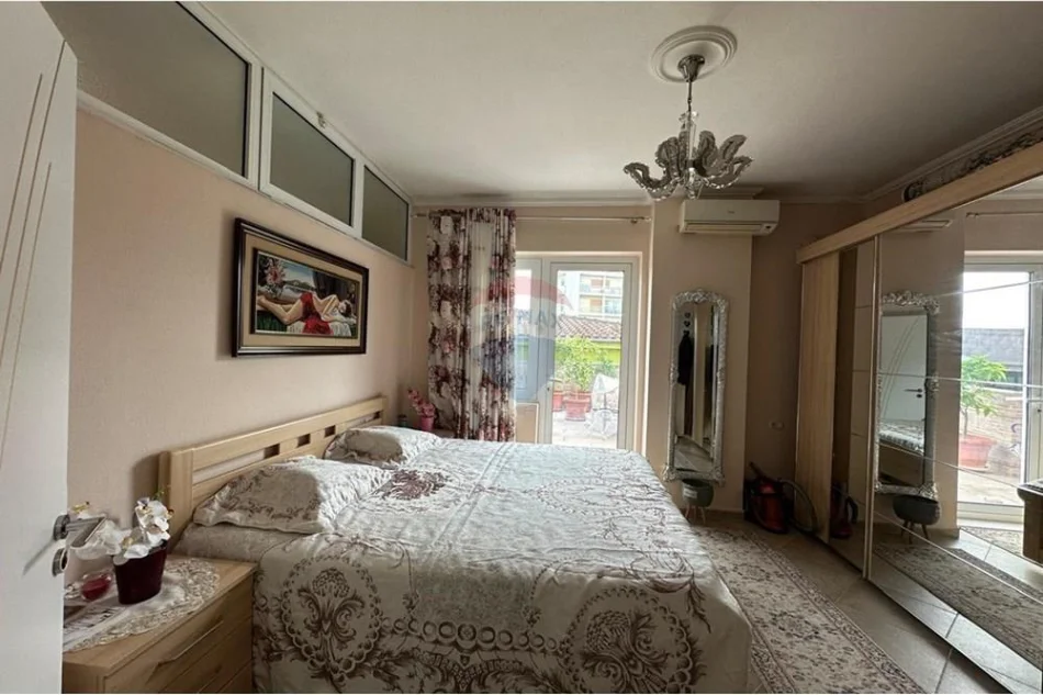 Tirane, shitet apartament 2+1 Kati 3, 82 m² 240.000 € 