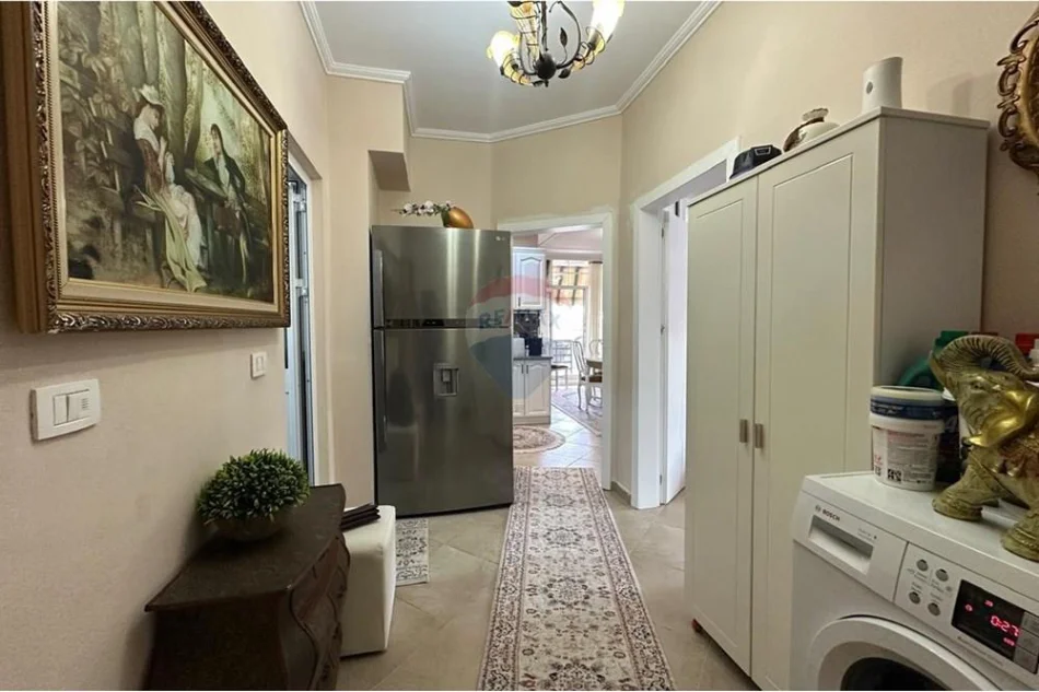 Tirane, shitet apartament 2+1 Kati 3, 82 m² 240.000 € 