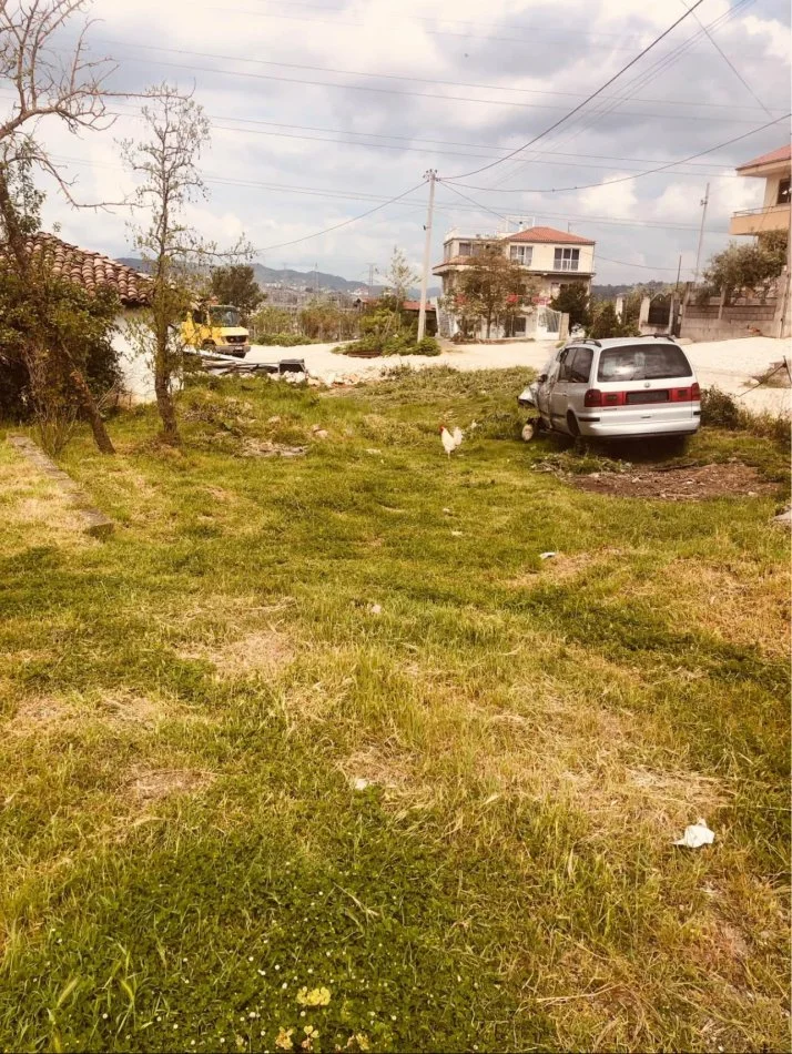 Tirane, shitet truall , 300 m² 100.000 € (Rruga Azem Galica Kashar)