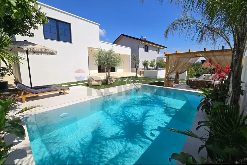Tirane, shitet Vile 4+1 , 480 m² 590.000 € 