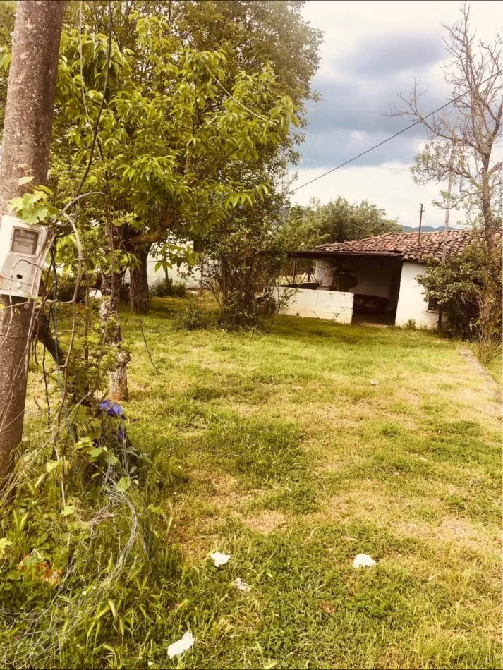 Tirane, shitet truall , 300 m² 100.000 € (Rruga Azem Galica Kashar)