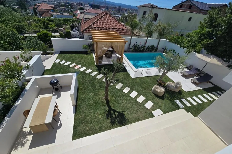 Tirane, shitet Vile 4+1 , 480 m² 590.000 € 