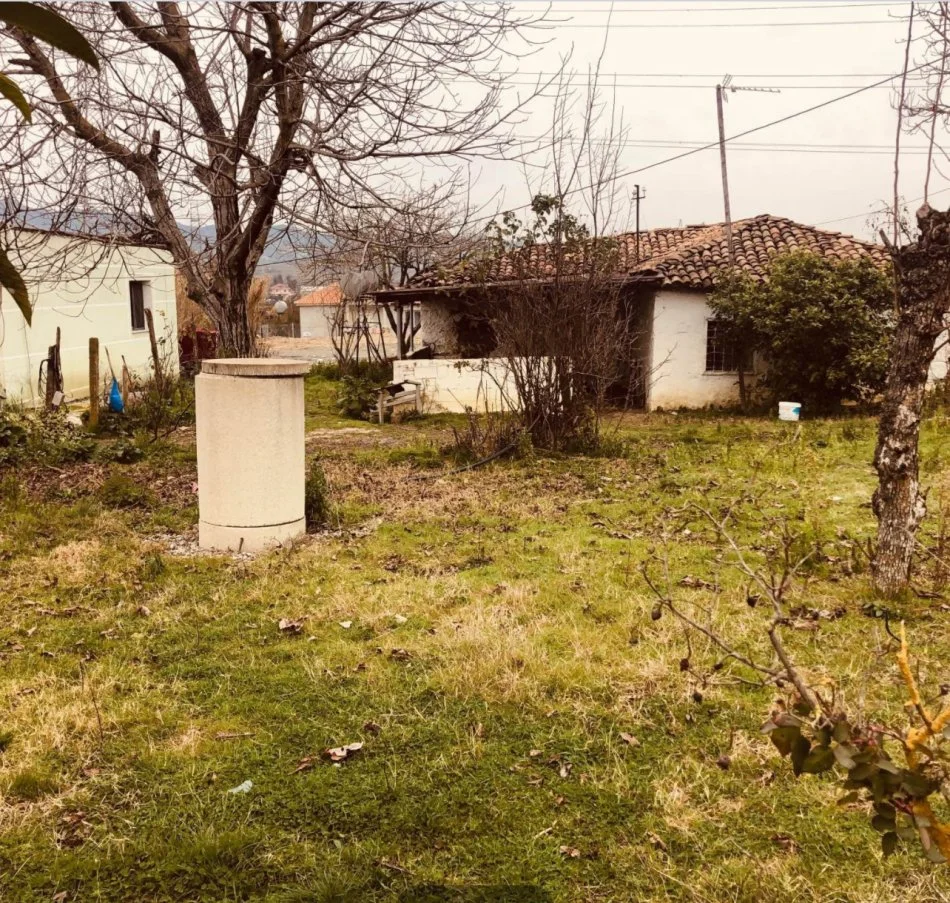 Tirane, shitet truall , 300 m² 100.000 € (Rruga Azem Galica Kashar)