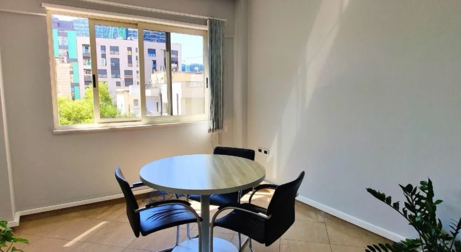 Tirane, jepet me qera ambjent biznesi , 130 m² 1.100 € (Prane Coin, Tirane)