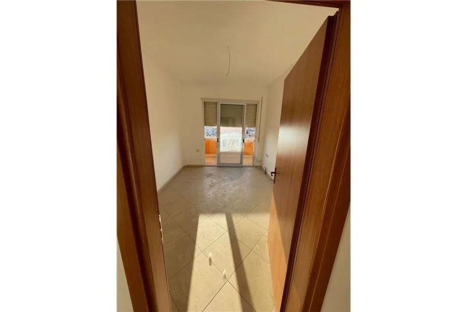 Tirane, shitet apartament Kati 7, 167 m² 140,700 € 