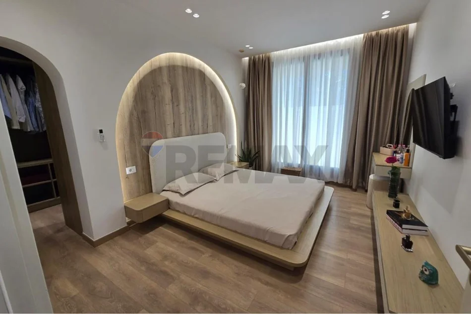 Tirane, shitet Vile 4+1 , 480 m² 590.000 € 