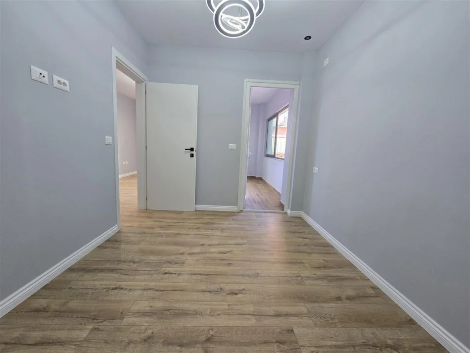 Tirane, shes apartament 1+1 , 49 m² 98.000 € (5 maji)