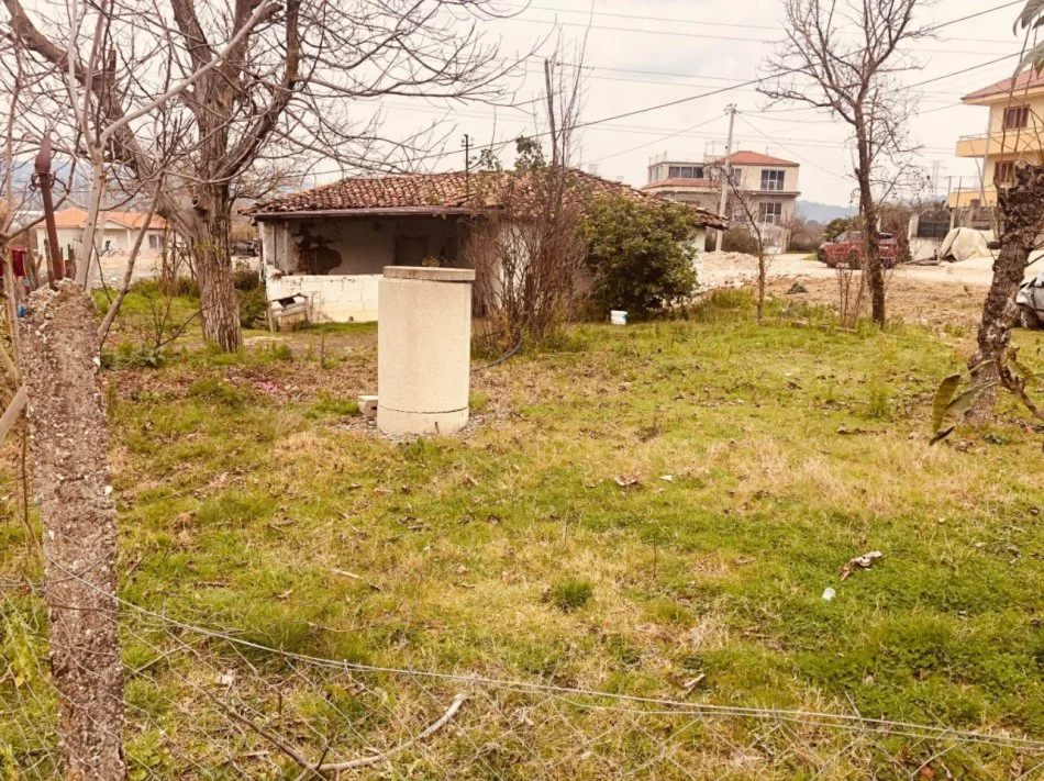 Tirane, shitet truall , 300 m² 100.000 € (Rruga Azem Galica Kashar)