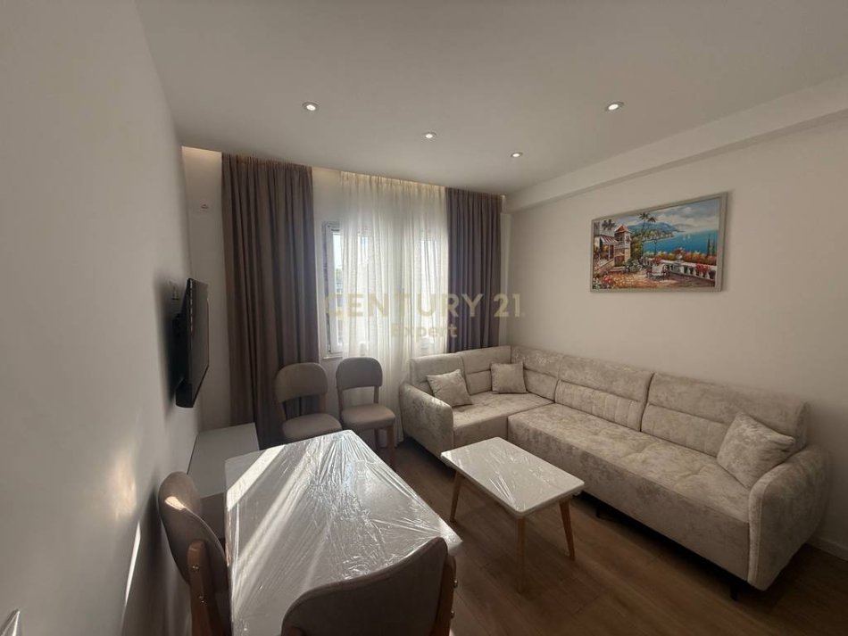 Tirane, jepet me qera apartament 1+1 Kati 5, 40 m² 450 € 