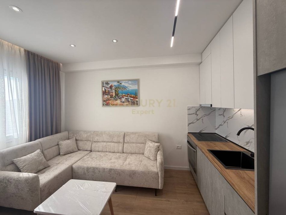 Tirane, jepet me qera apartament 1+1 Kati 5, 40 m² 450 € 