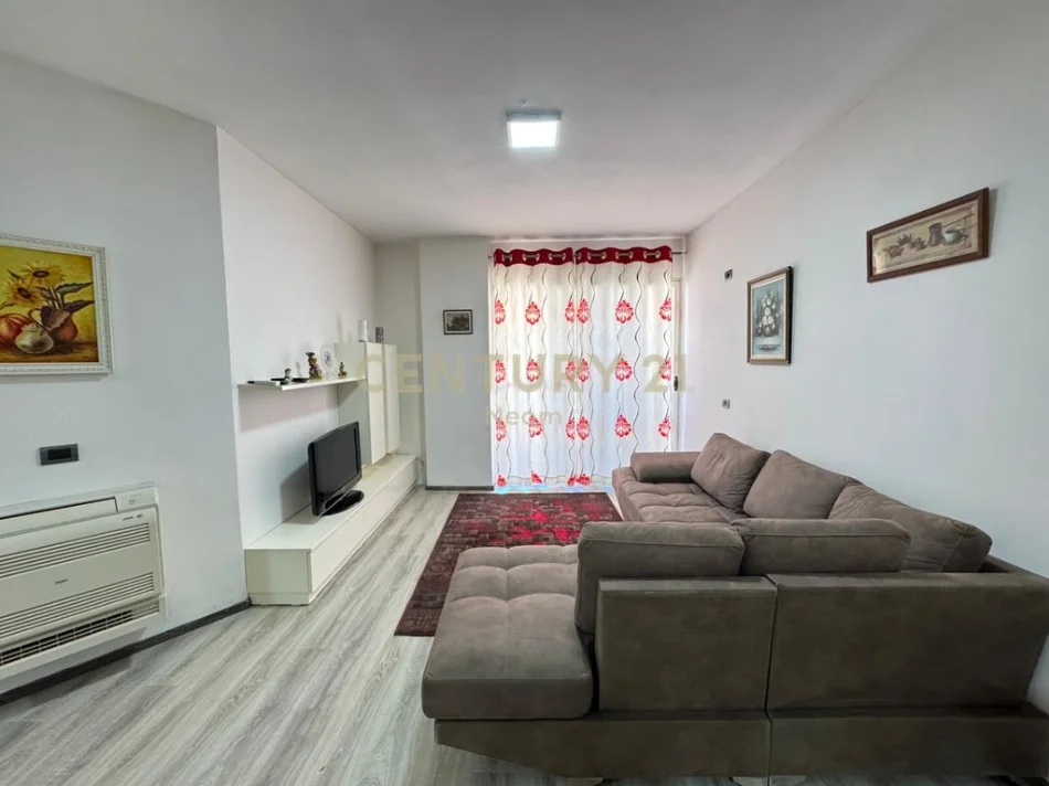 Tirane, jepet me qera apartament 2+1 Kati 6, 106 m² 580 € (Grand Gallery)