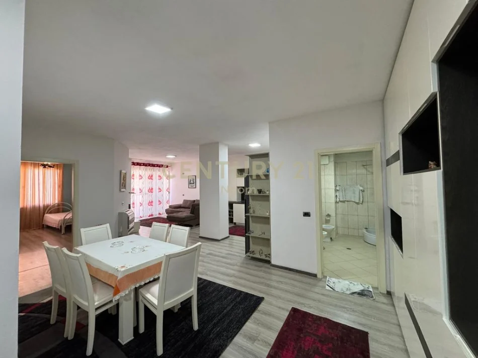 Tirane, jepet me qera apartament 2+1 Kati 6, 106 m² 580 € (Grand Gallery)