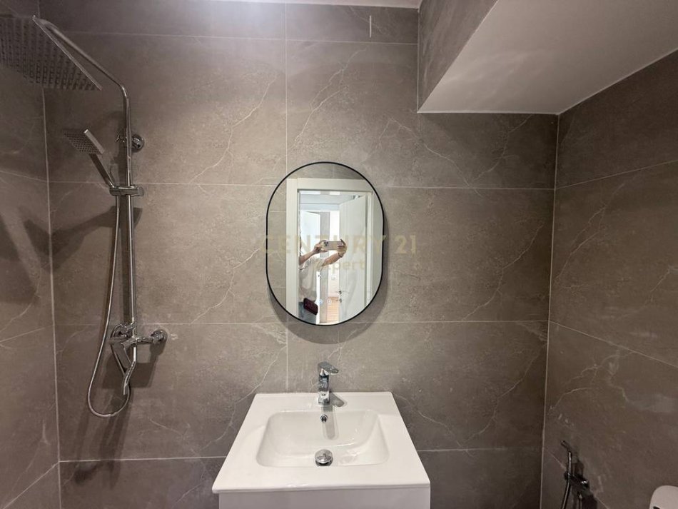 Tirane, jepet me qera apartament 1+1 Kati 5, 40 m² 450 € 