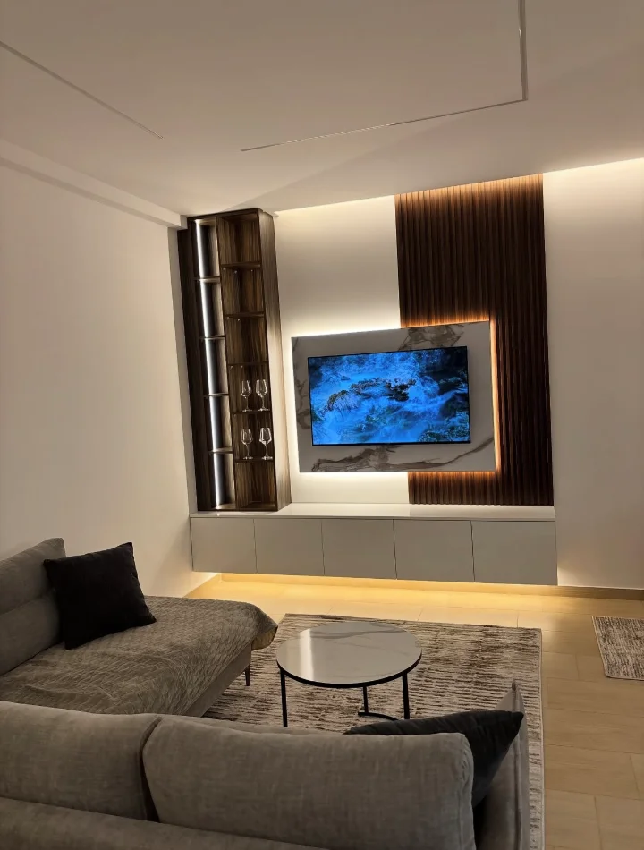 Tirane, jepet me qera apartament 1+1+Ballkon Kati 4, 73 m² 850 € 