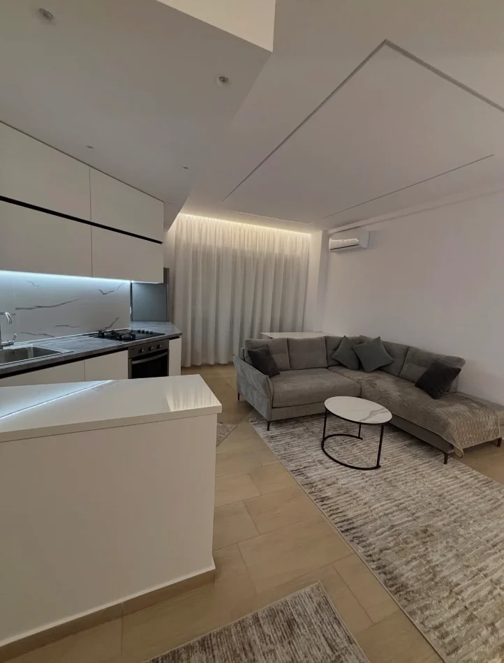 Tirane, jepet me qera apartament 1+1+Ballkon Kati 4, 73 m² 850 € 