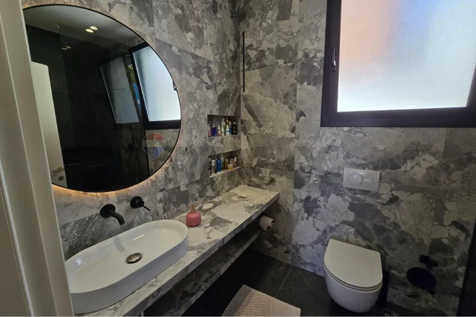 Tirane, shitet Vile 4+1 , 480 m² 590.000 € 