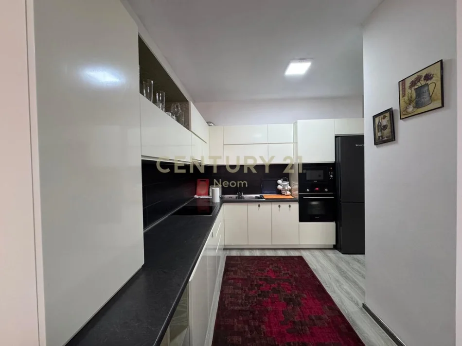 Tirane, jepet me qera apartament 2+1 Kati 6, 106 m² 580 € (Grand Gallery)