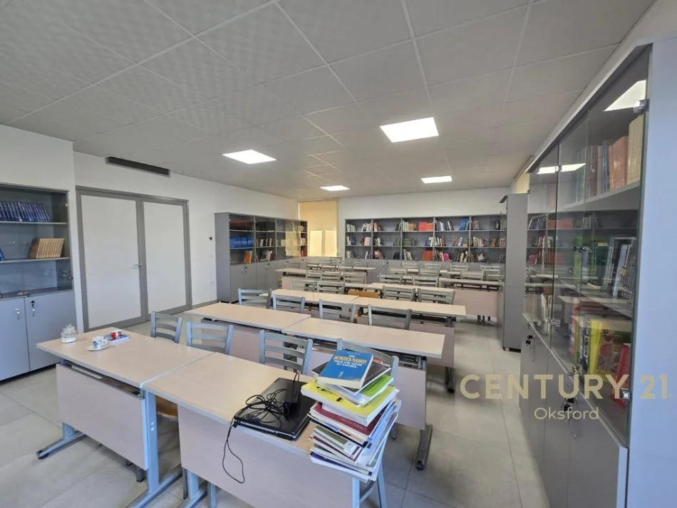 Tirane, jepet me qera ambjent biznesi Kati 4, 600 m² 150.000 € 