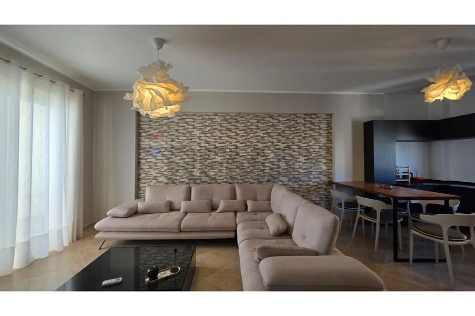 Vlore, shitet apartament 2+1 Kati 10, 100 m² (Lungomare)