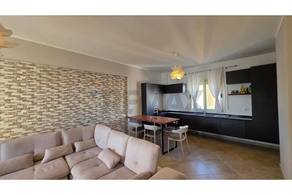 Vlore, shitet apartament 2+1 Kati 10, 100 m² (Lungomare)