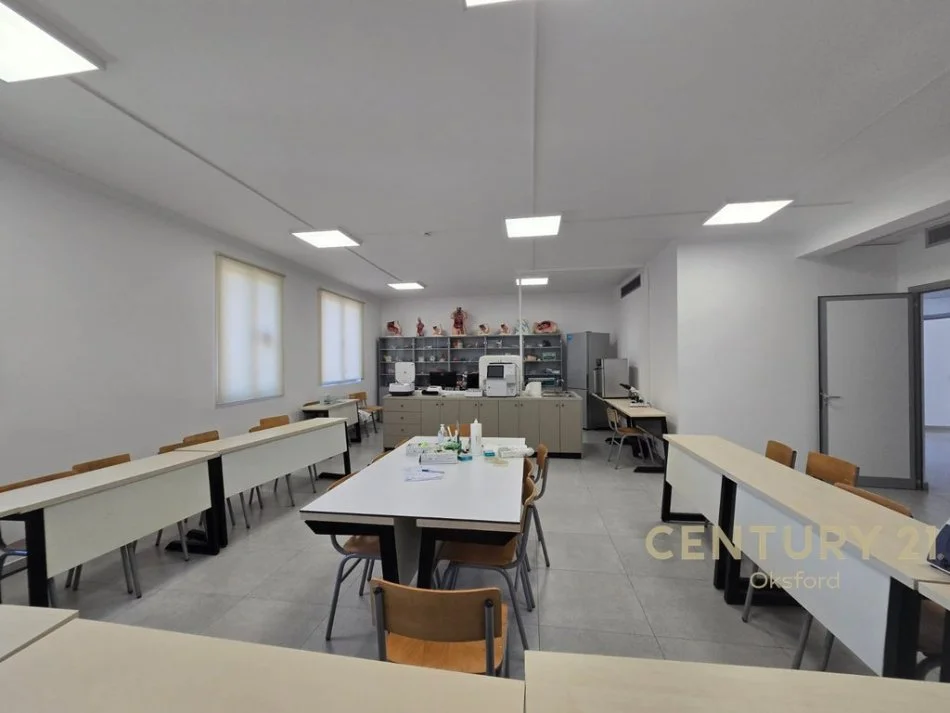 Tirane, jepet me qera ambjent biznesi Kati 4, 600 m² 150.000 € 