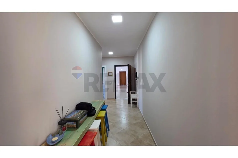 Vlore, shitet apartament 2+1 Kati 10, 100 m² (Lungomare)