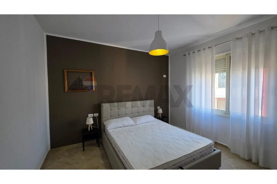 Vlore, shitet apartament 2+1 Kati 10, 100 m² (Lungomare)