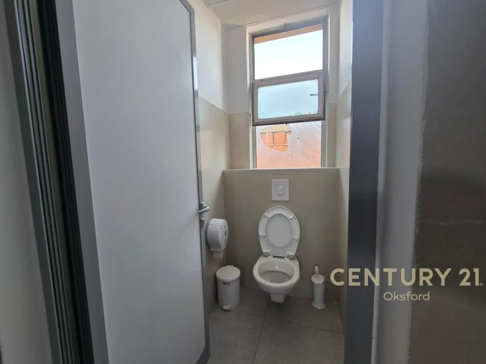 Tirane, jepet me qera ambjent biznesi Kati 4, 600 m² 150.000 € 