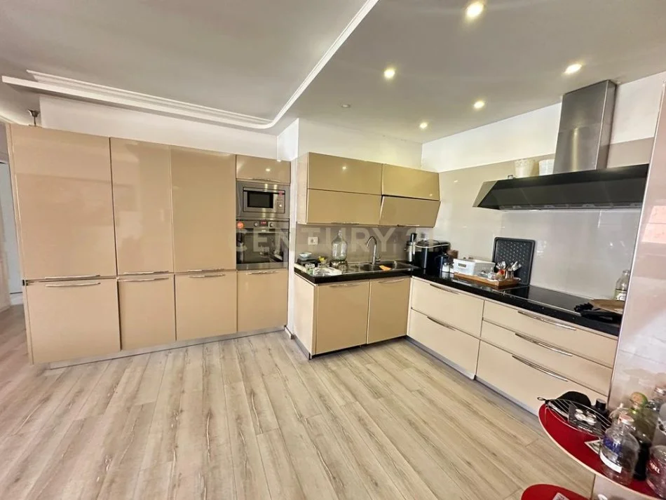 Tirane, shitet apartament 2+1 Kati 5, 107 m² 220.000 € 