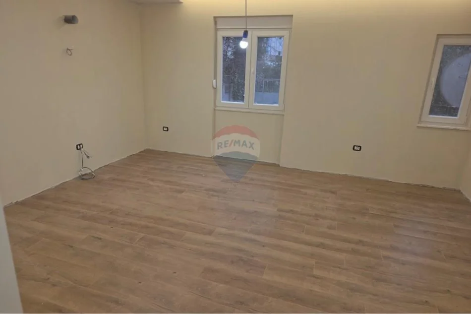 Tirane, shitet apartament 1+1+Ballkon Kati 2, 70 m² 150.000 € (Rruga e Elbasanit)