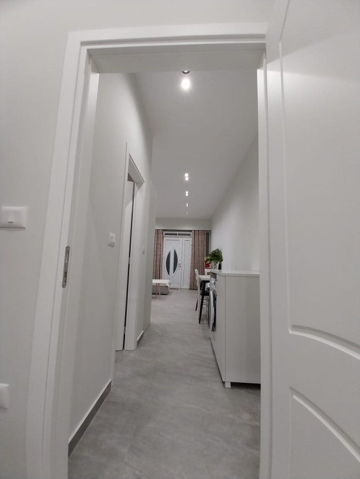 🏡Vlore, jepet me qera apartament 1+1 Kati 1, 350 € (Prane Muradies,Rruga Ali demi,Vlorë)