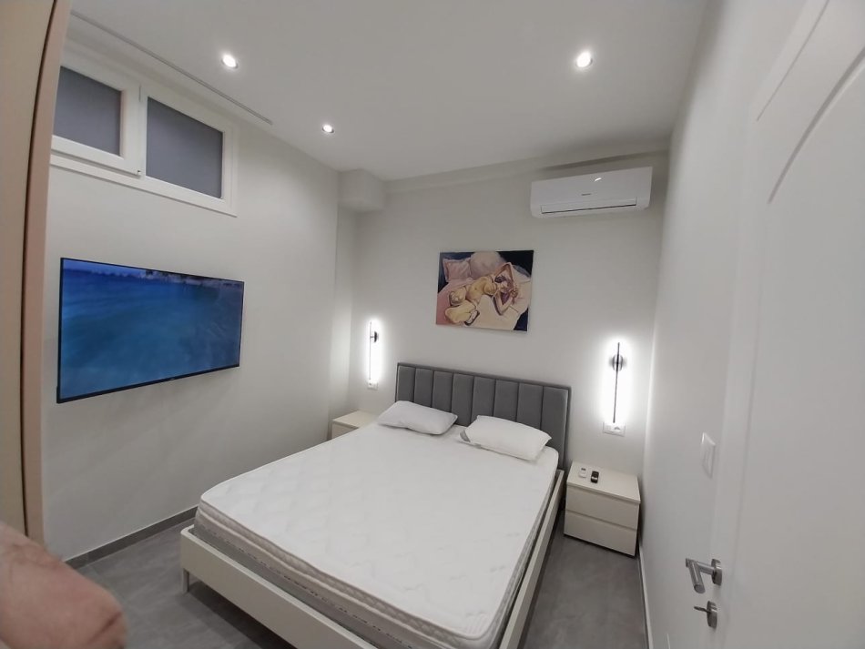 🏡Vlore, jepet me qera apartament 1+1 Kati 1, 350 € (Prane Muradies,Rruga Ali demi,Vlorë)