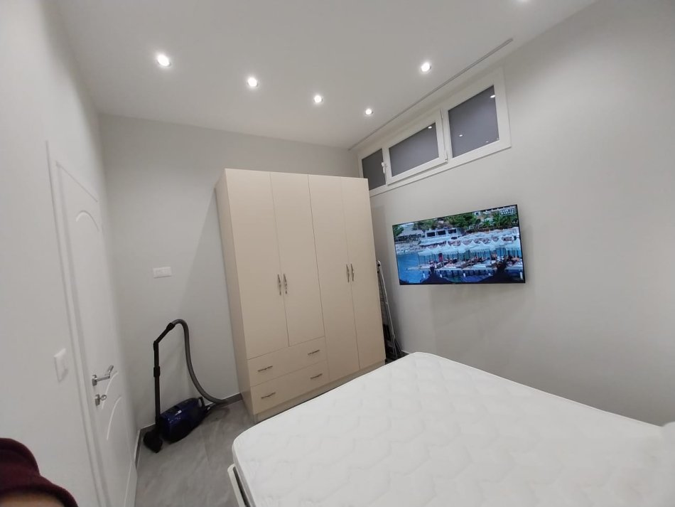 🏡Vlore, jepet me qera apartament 1+1 Kati 1, 350 € (Prane Muradies,Rruga Ali demi,Vlorë)