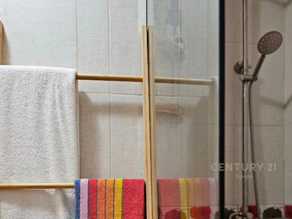 Tirane, jepet me qera apartament 2+1 Kati 3, 109 m² 650 € 