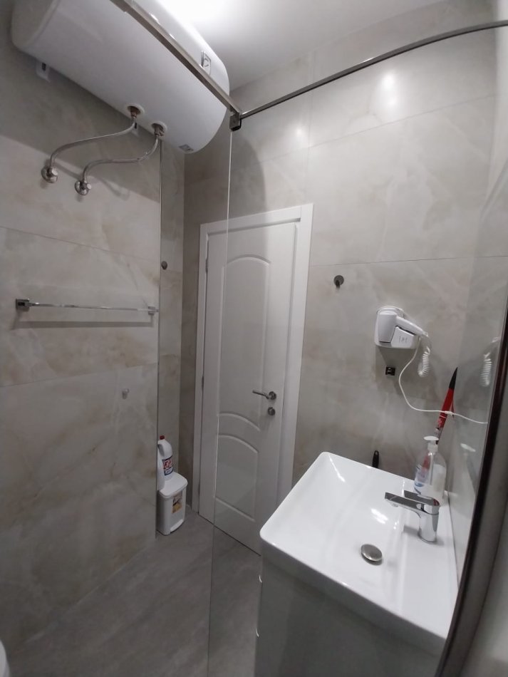 🏡Vlore, jepet me qera apartament 1+1 Kati 1, 350 € (Prane Muradies,Rruga Ali demi,Vlorë)